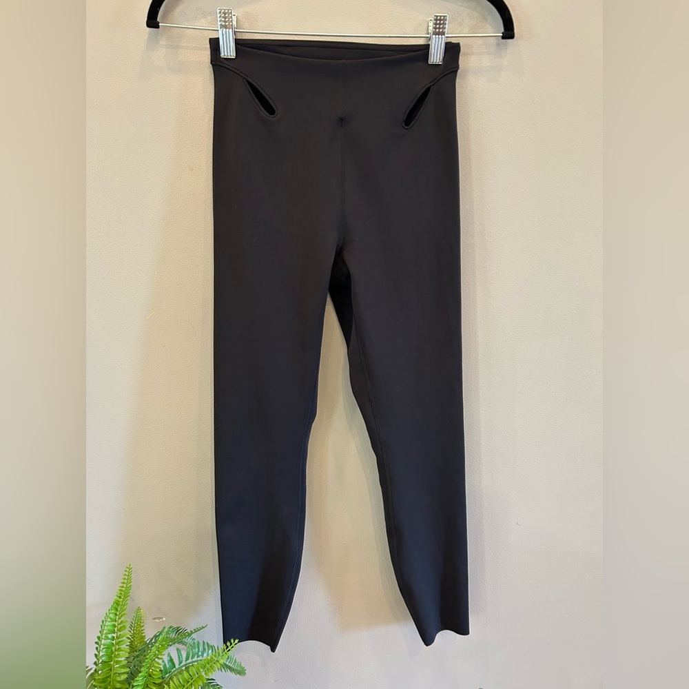 EUC 🍋LULULEMON Ultralu Cut-Out High-Rise Tight New square - black - size 4